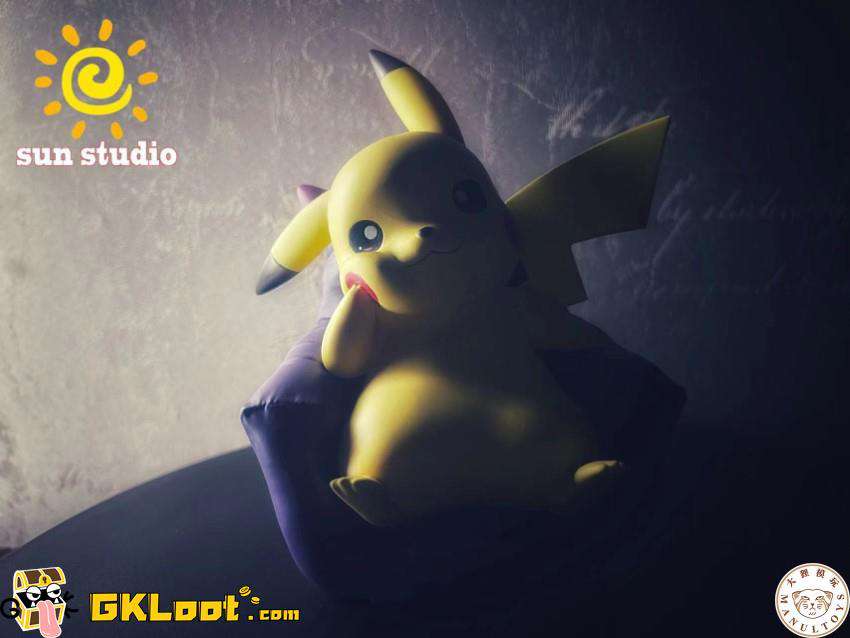 [Pre-Order] Sun Studio Pokémon Pikachu on the Gengar Sofa Statue